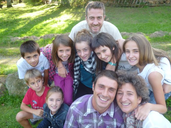 Ipuinak grabatzen aritutako taldea